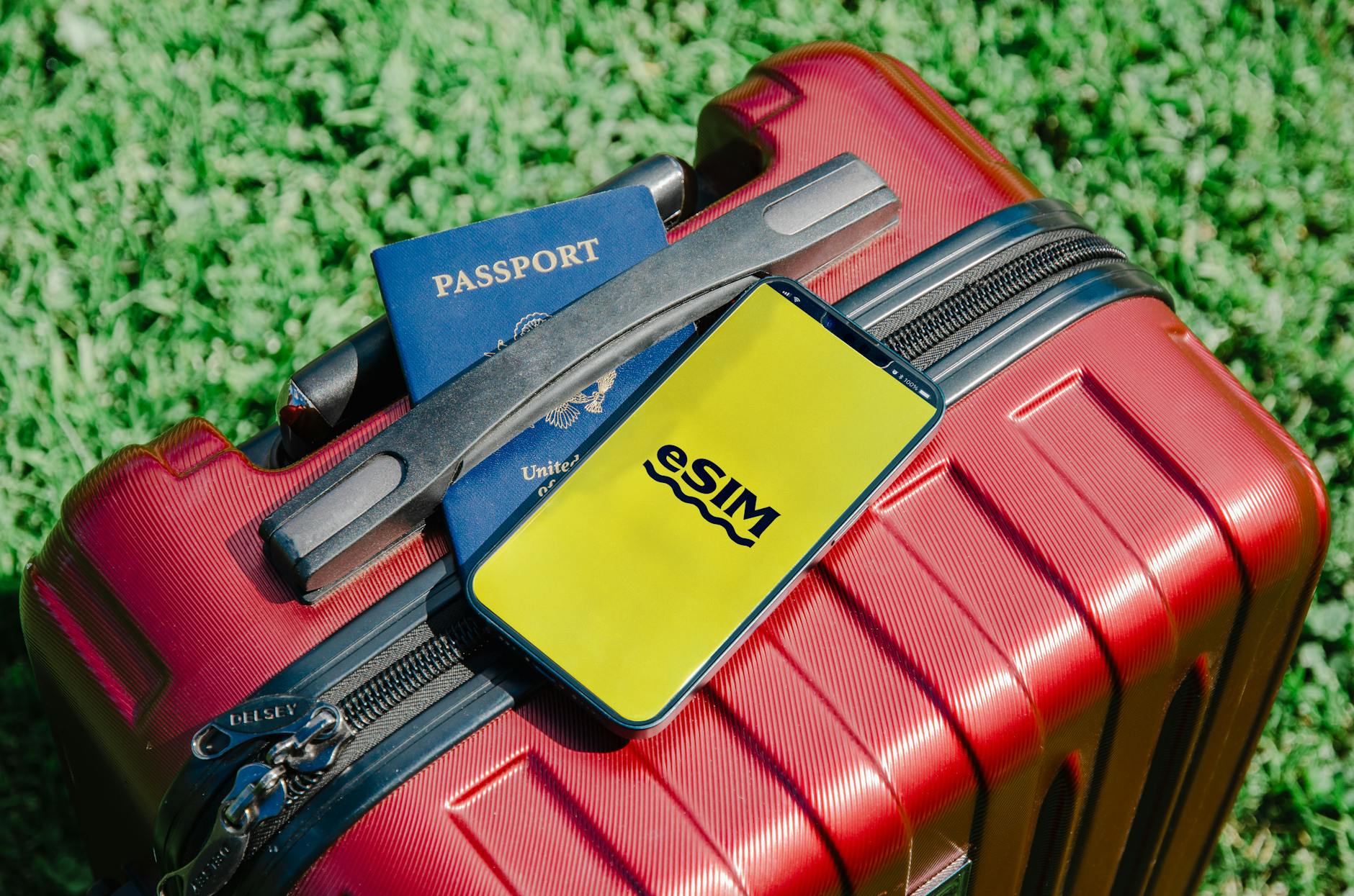 eSIM or SIM card: which to choose for travel