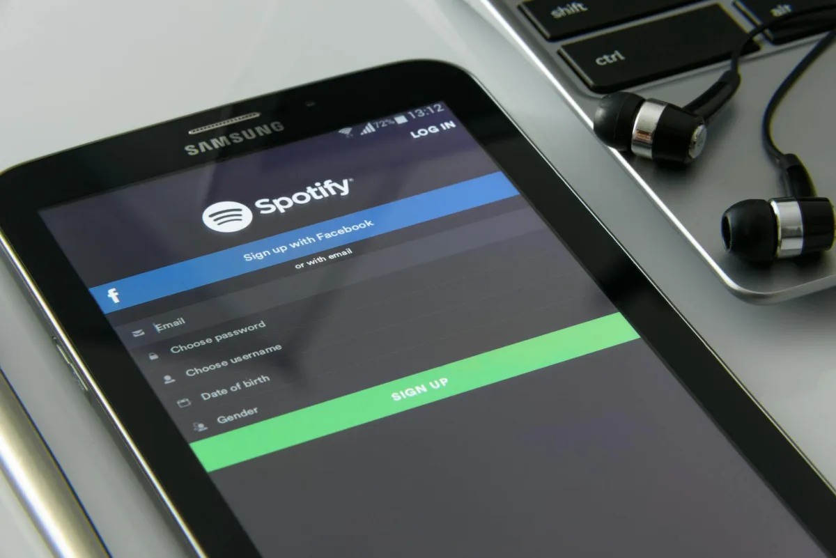 Galaxy Z Fold 4: eSIM Support, Installation Guide